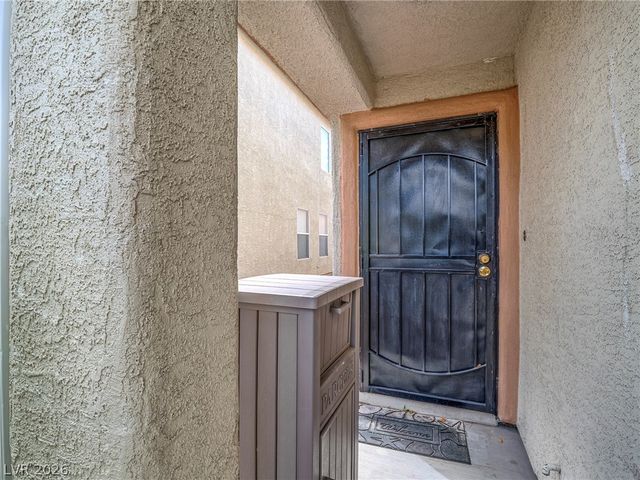 6581 Sunset Pines Street, Las Vegas, NV 89148