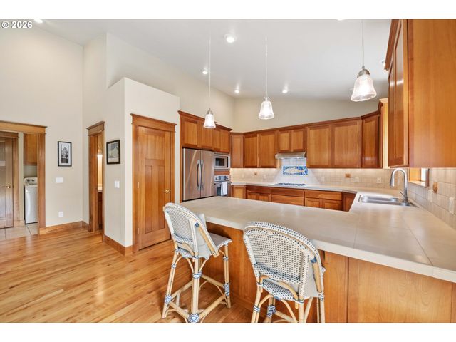 33302 NEACOXIE Ln, Warrenton, OR 97146