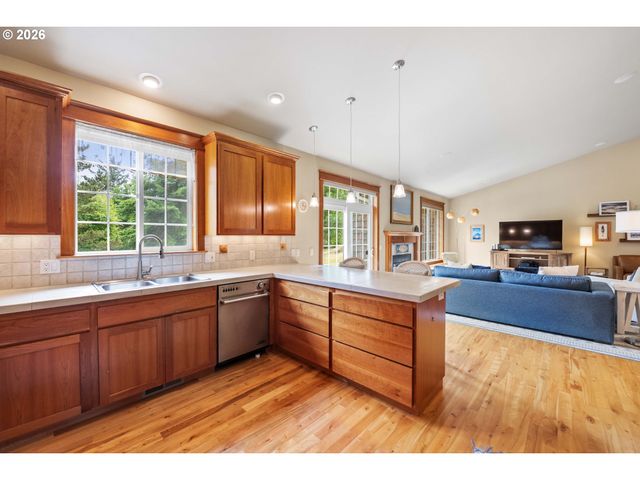 33302 NEACOXIE Ln, Warrenton, OR 97146