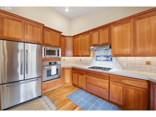 33302 NEACOXIE Ln, Warrenton, OR 97146