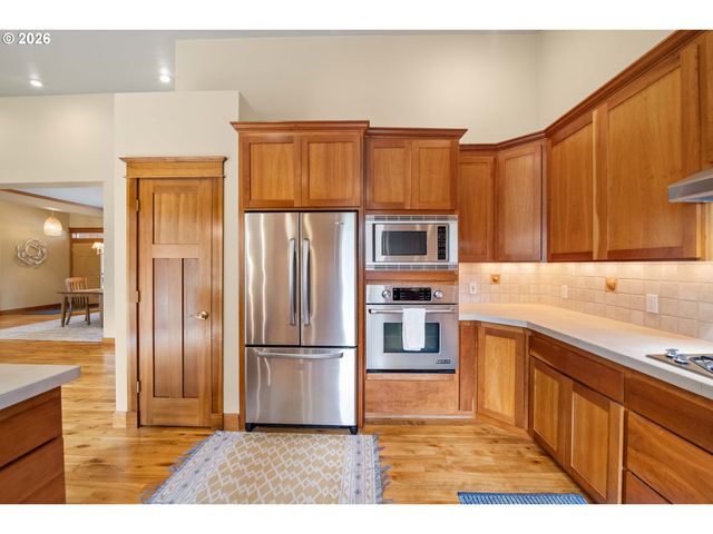 33302 NEACOXIE Ln, Warrenton, OR 97146