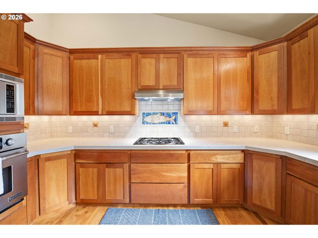 33302 NEACOXIE Ln, Warrenton, OR 97146