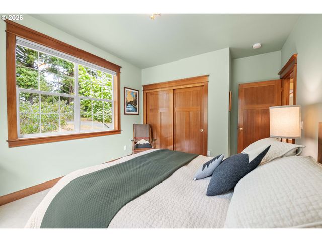 33302 NEACOXIE Ln, Warrenton, OR 97146