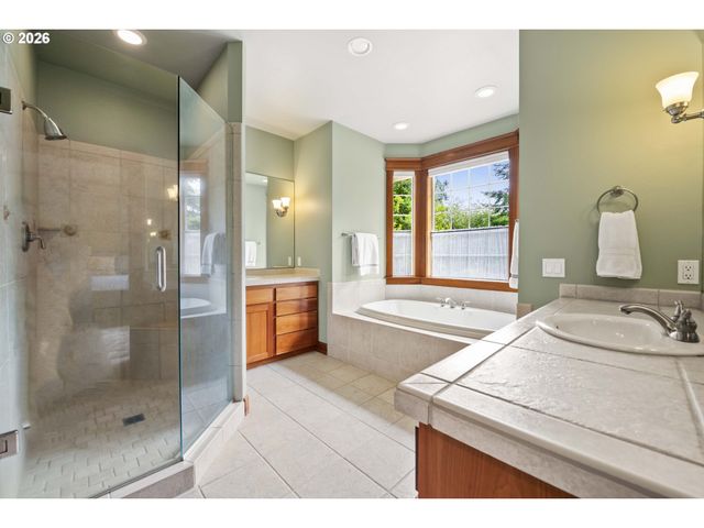 33302 NEACOXIE Ln, Warrenton, OR 97146