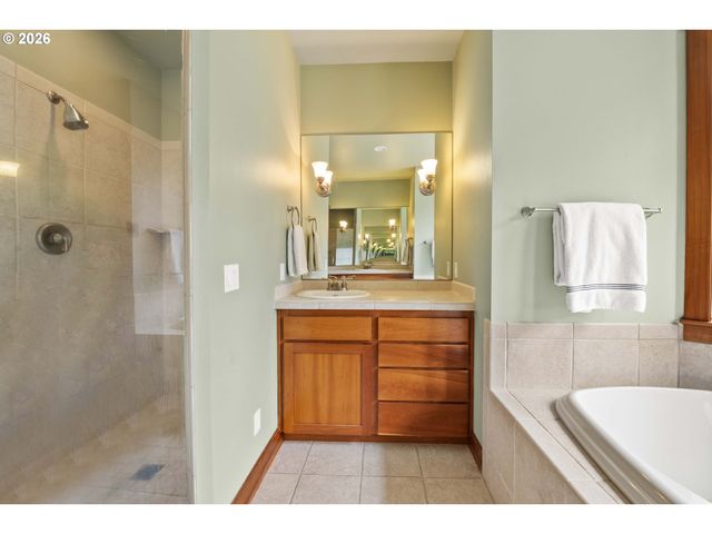 33302 NEACOXIE Ln, Warrenton, OR 97146