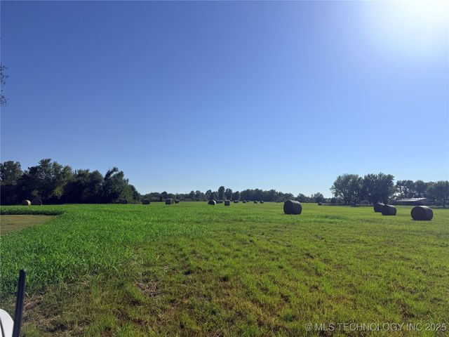 W Harris Road, Muskogee, OK 74403