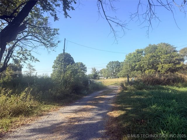 W Harris Road, Muskogee, OK 74403