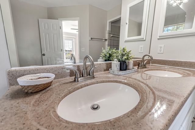 413 Emerald Pointe Drive, Mary Esther, FL 32569