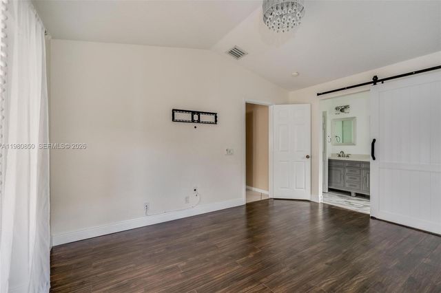 1046 Golden Cane Dr, Weston, FL 33327