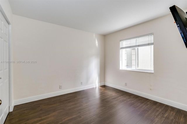 1046 Golden Cane Dr, Weston, FL 33327