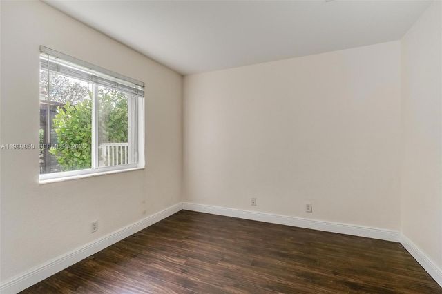 1046 Golden Cane Dr, Weston, FL 33327