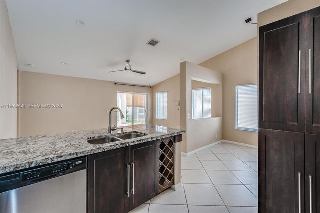 1046 Golden Cane Dr, Weston, FL 33327