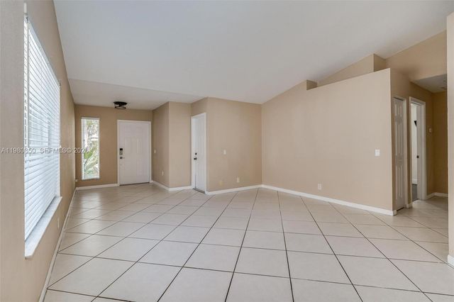 1046 Golden Cane Dr, Weston, FL 33327