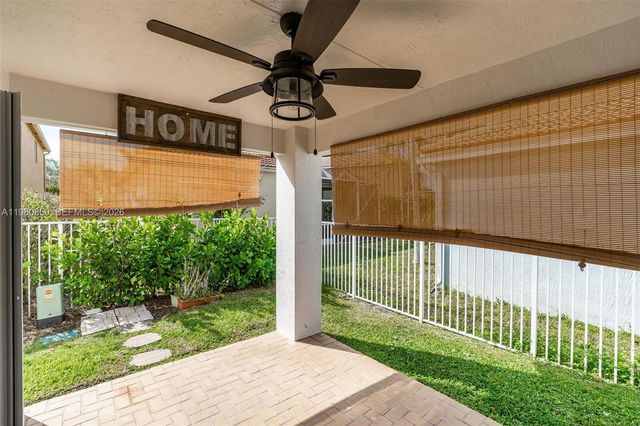 1046 Golden Cane Dr, Weston, FL 33327