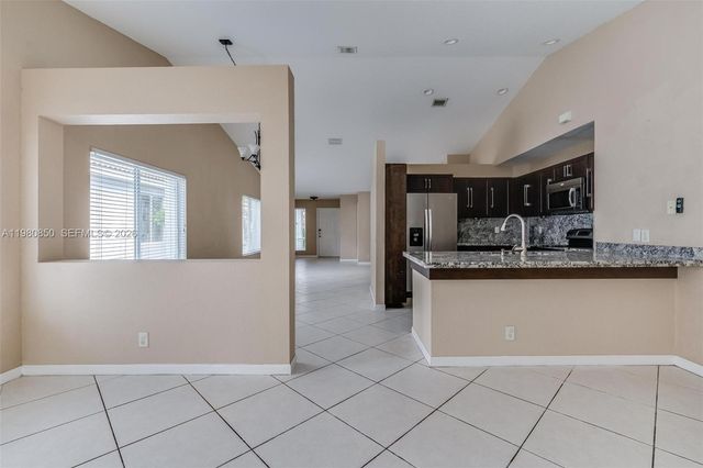 1046 Golden Cane Dr, Weston, FL 33327