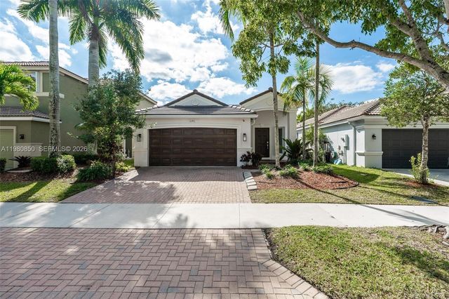 1046 Golden Cane Dr, Weston, FL 33327