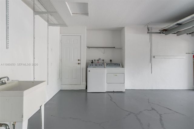 1046 Golden Cane Dr, Weston, FL 33327