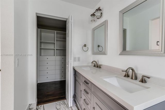 1046 Golden Cane Dr, Weston, FL 33327