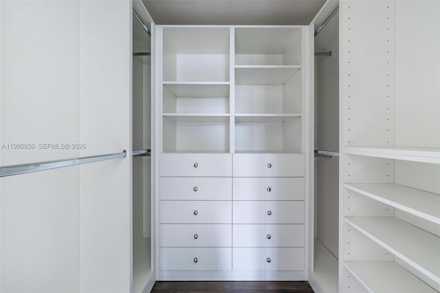 1046 Golden Cane Dr, Weston, FL 33327