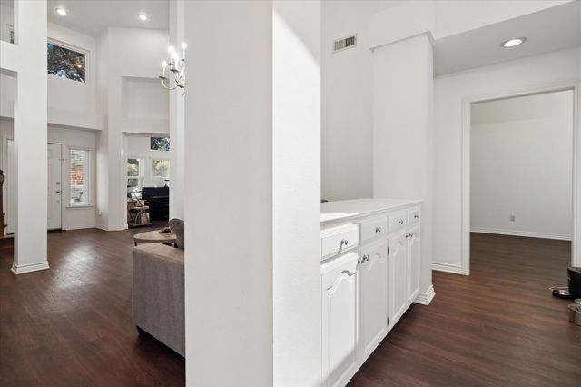 924 Mccoy Drive, Irving, TX 75062