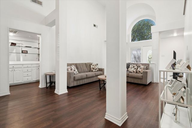 924 Mccoy Drive, Irving, TX 75062