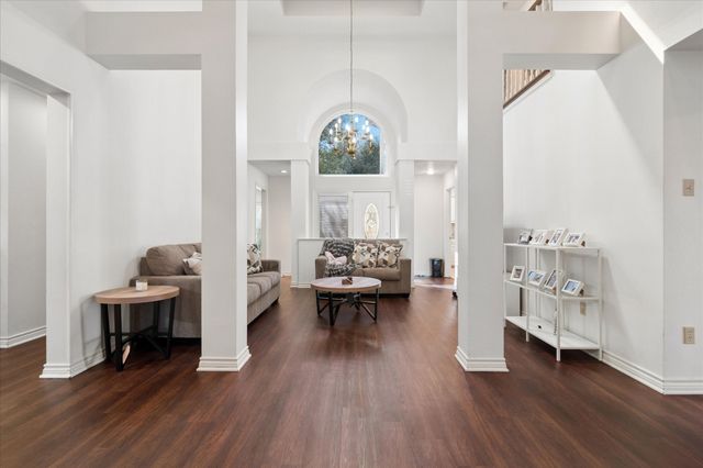 924 Mccoy Drive, Irving, TX 75062