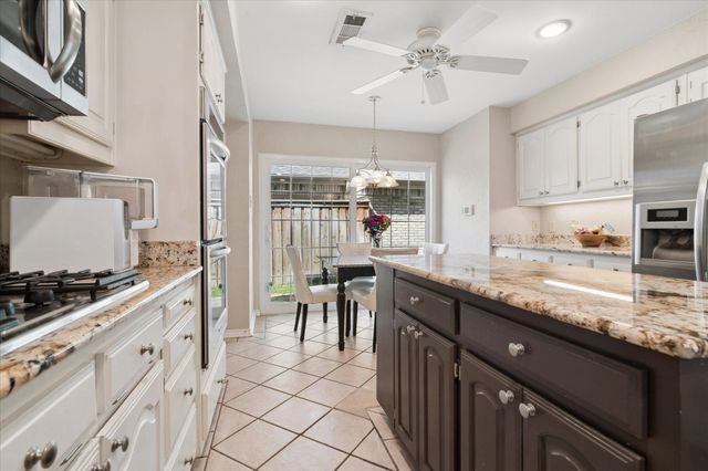 924 Mccoy Drive, Irving, TX 75062