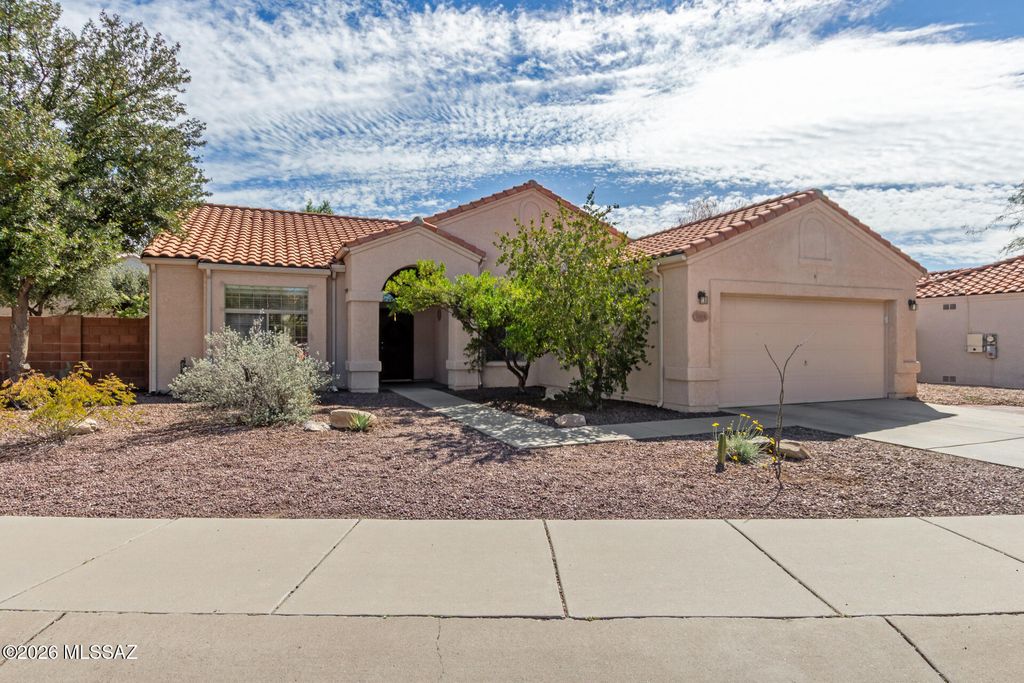 9544 N Crestone Drive, Tucson, AZ 85742