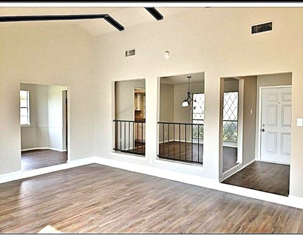 2752 Meadow Isle Lane, Dallas, TX 75237