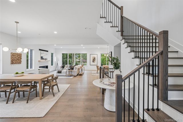 14 Sequoia Circle, Manhasset, NY 11030
