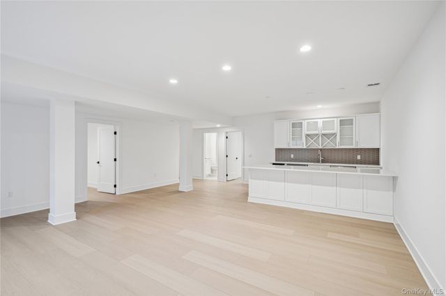 14 Sequoia Circle, Manhasset, NY 11030