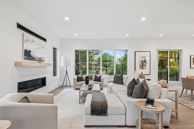 14 Sequoia Circle, Manhasset, NY 11030