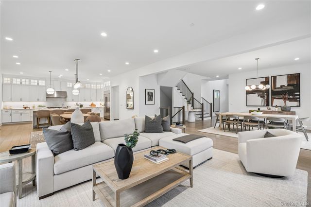 14 Sequoia Circle, Manhasset, NY 11030