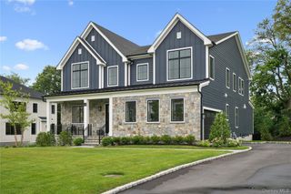 14 Sequoia Circle, Manhasset, NY 11030