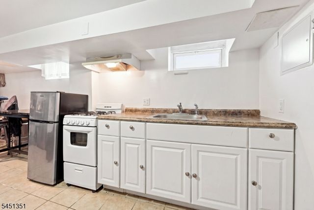 318 N 11th St, Newark City, NJ 07107