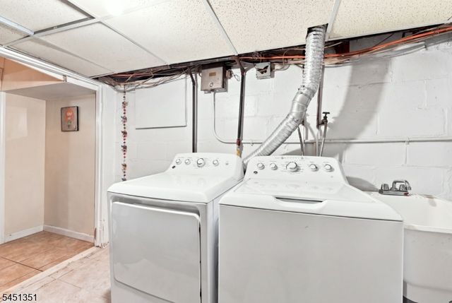 318 N 11th St, Newark City, NJ 07107