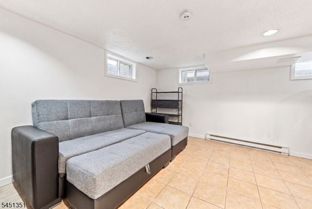 318 N 11th St, Newark City, NJ 07107