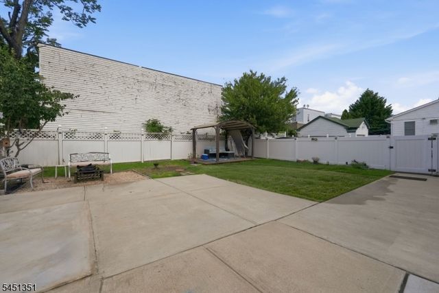 318 N 11th St, Newark City, NJ 07107