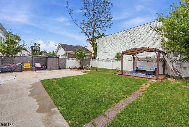 318 N 11th St, Newark City, NJ 07107
