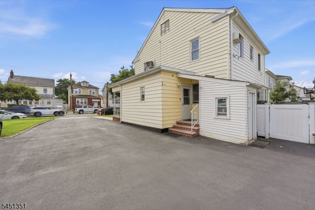 318 N 11th St, Newark City, NJ 07107