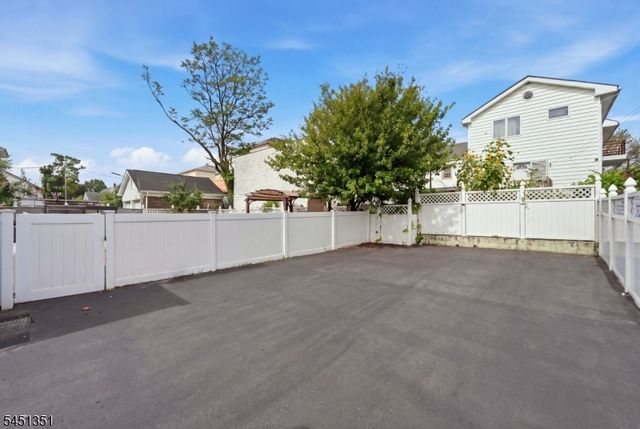 318 N 11th St, Newark City, NJ 07107