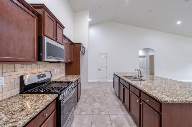 6808 W Lucas Drive, Fresno, CA 93722