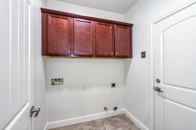 6808 W Lucas Drive, Fresno, CA 93722