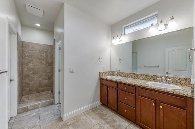 6808 W Lucas Drive, Fresno, CA 93722