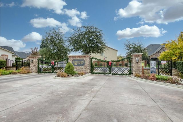 6808 W Lucas Drive, Fresno, CA 93722