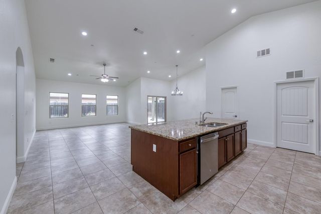 6808 W Lucas Drive, Fresno, CA 93722