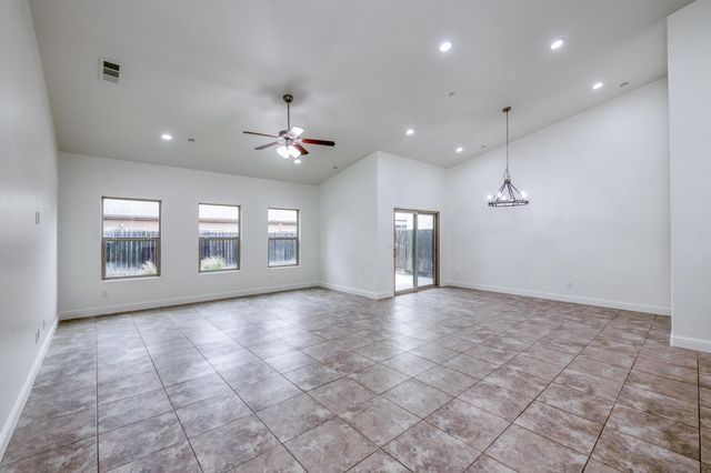 6808 W Lucas Drive, Fresno, CA 93722