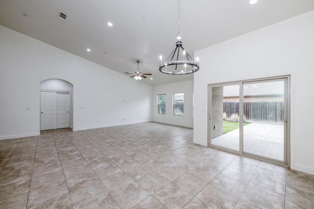 6808 W Lucas Drive, Fresno, CA 93722