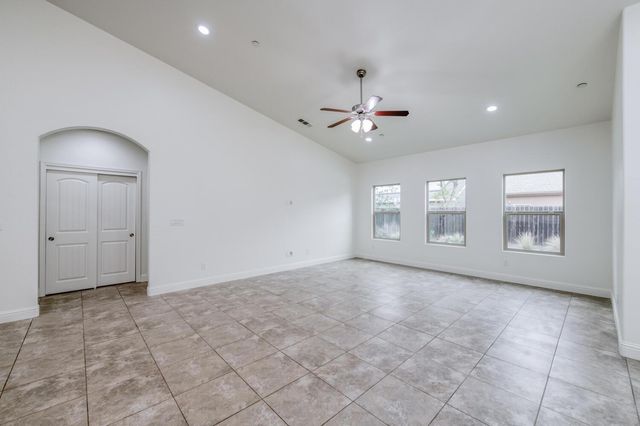 6808 W Lucas Drive, Fresno, CA 93722