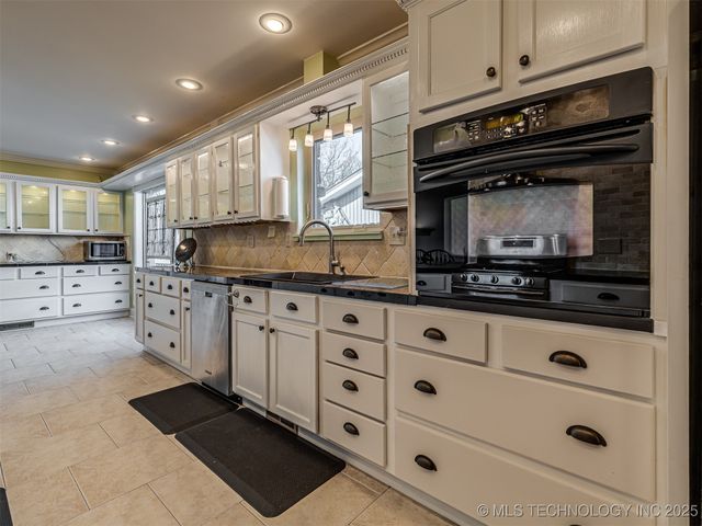 3200 S MAGNOLIA DR Drive, Sand Springs, OK 74063